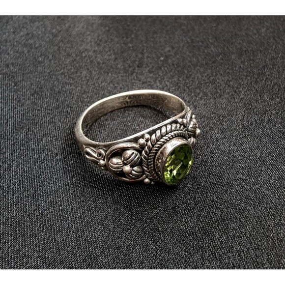 Vintage 925 Sterling Silver Green Peridot Ring Made in Indonesia - Picture 4 of 5